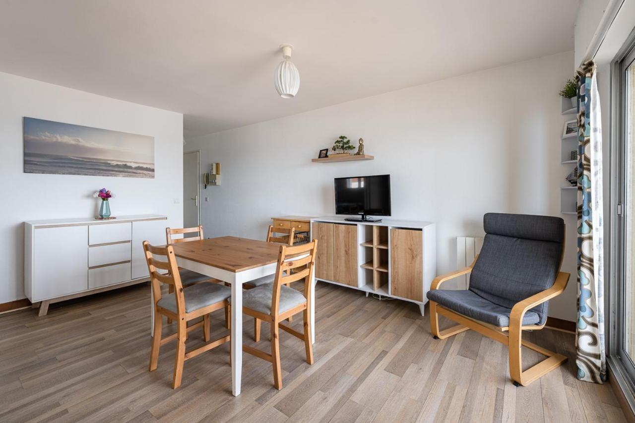 Charmant Appartement Face A La Mer Avec Balcon Houlgate Exterior foto