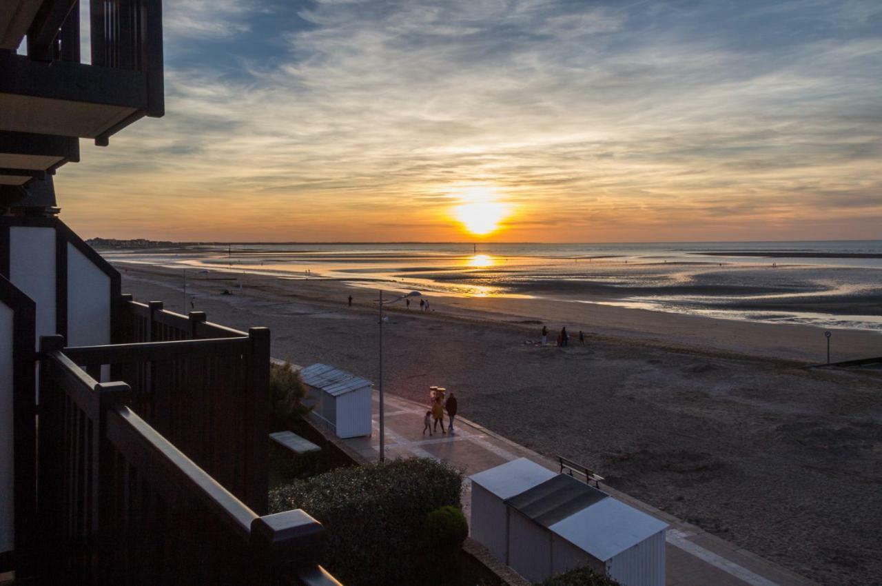 Charmant Appartement Face A La Mer Avec Balcon Houlgate Exterior foto
