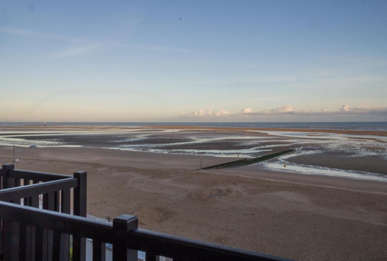 Charmant Appartement Face A La Mer Avec Balcon Houlgate Exterior foto
